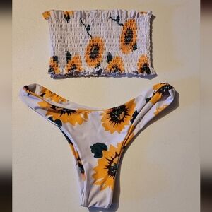 Sunflower Print Bikini Set With Smocked Ruffle Top And Cheeky Bottoms, M